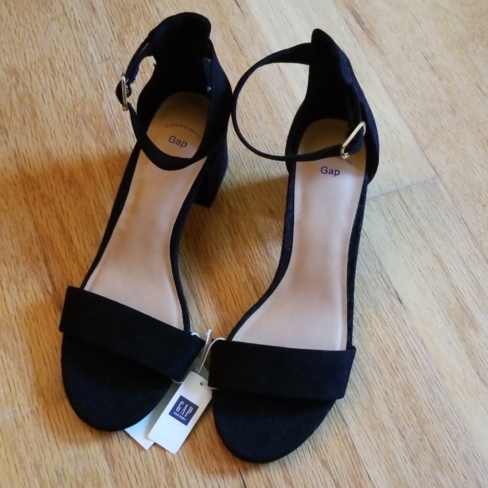 Chunky Heel Sandal *Gap*